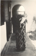 '35 Baboe met sinjo